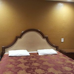 Camera accessibile ai disabili con letto queen size